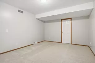 10395 Lancaster Cove, Woodbury, MN 55129 - Photo 35