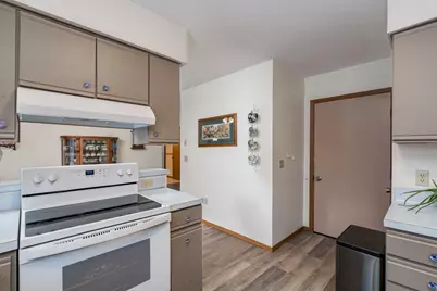 312 Lilac Court, Waseca, MN 56093 - Photo 9