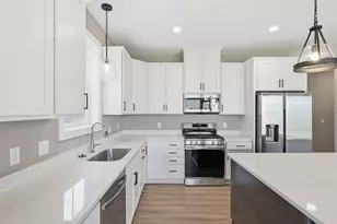 17936 Gresford Ln, Lakeville, MN 55044 - Photo 3