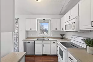 912 Kayla Cir, Belle Plaine, MN 56011 - Photo 5