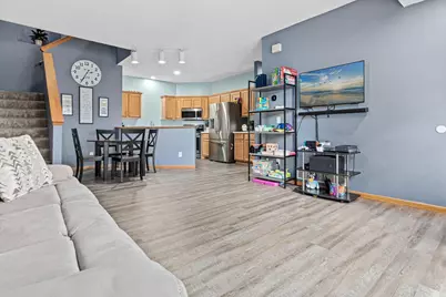 422 Hickory Lane N, Oakdale, MN 55128 - Photo 5