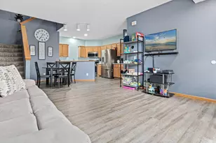 422 Hickory Ln N, Oakdale, MN 55128 - Photo 5