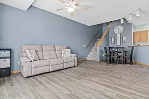 422 Hickory Ln N, Oakdale, MN 55128 - Photo 3