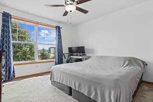 422 Hickory Ln N, Oakdale, MN 55128 - Photo 9