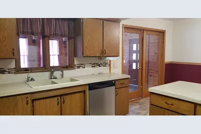 801 3rd Street SW, Wells, MN 56097 - Photo 11