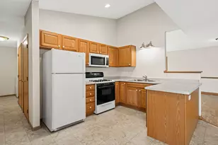 905 W Ridge Ct, New Richmond, WI 54017 - Photo 5