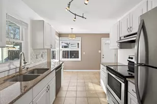 1589 Euclid St, Saint Paul, MN 55106 - Photo 9