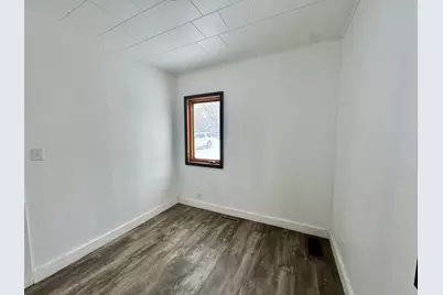 402 2nd Avenue SE, Roseau, MN 56751 - Photo 5