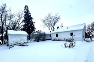 402 2nd Ave SE, Roseau, MN 56751 - Photo 9