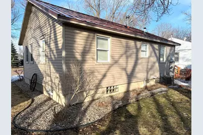 706 E Chestnut Street, Redwood Falls, MN 56283 - Photo 7