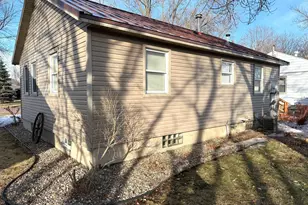 706 E Chestnut St, Redwood Falls, MN 56283 - Photo 7