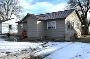 706 E Chestnut St, Redwood Falls, MN 56283 - Photo 3