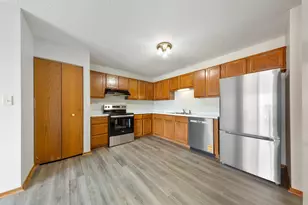 66 9th St E, Saint Paul, MN 55101 - Photo 9