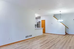 1122 Crystal Pl W, Chaska, MN 55318 - Photo 21