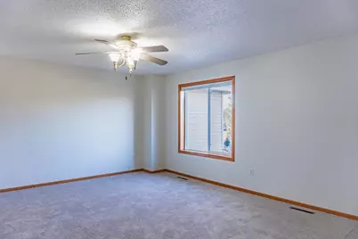 1122 Crystal Place W, Chaska, MN 55318 - Photo 25