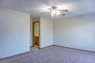 1122 Crystal Place W, Chaska, MN 55318 - Photo 27