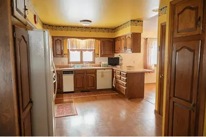 525 N Hood Street, Blue Earth, MN 56013 - Photo 3