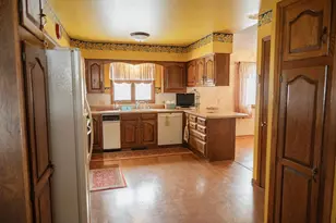 525 N Hood St, Blue Earth, MN 56013 - Photo 3