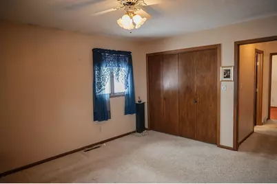 525 N Hood Street, Blue Earth, MN 56013 - Photo 15