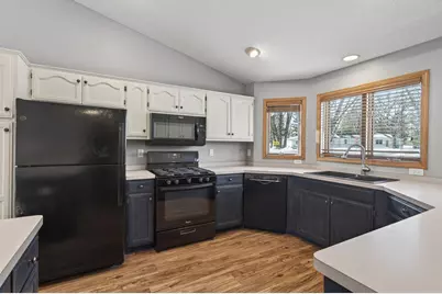 800 Griffin Avenue, Mahtomedi, MN 55115 - Photo 15