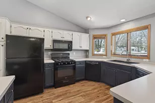 800 Griffin Ave, Mahtomedi, MN 55115 - Photo 15