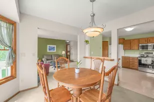 812 Larkspur Ct, Shakopee, MN 55379 - Photo 9