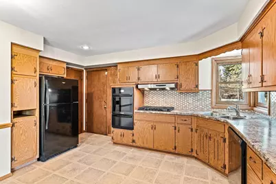 2310 Jones Place W, Bloomington, MN 55431 - Photo 11