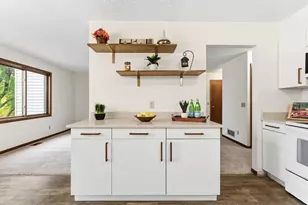 1923 Fox Ridge Dr, West Saint Paul, MN 55118 - Photo 5