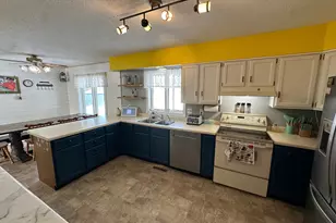 913 Center St E, Roseau, MN 56751 - Photo 3