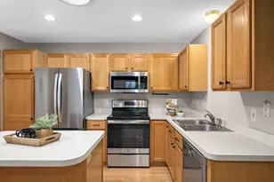 557 Mission Hills Dr, Chanhassen, MN 55317 - Photo 11