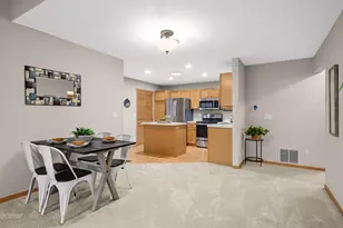 557 Mission Hills Dr, Chanhassen, MN 55317 - Photo 9