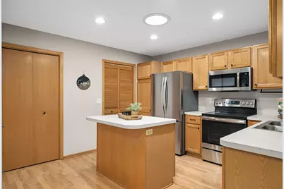 557 Mission Hills Drive, Chanhassen, MN 55317 - Photo 11