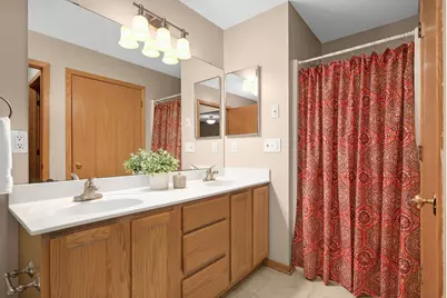 557 Mission Hills Drive, Chanhassen, MN 55317 - Photo 23
