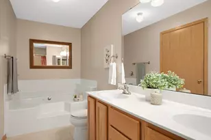 557 Mission Hills Dr, Chanhassen, MN 55317 - Photo 23