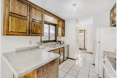 8787 Maplebrook Parkway N, Brooklyn Park, MN 55445 - Photo 5