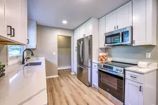 10917 Southview Dr, Burnsville, MN 55337 - Photo 5