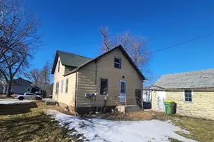 313 6th Ave SE, Pipestone, MN 56164 - Photo 3