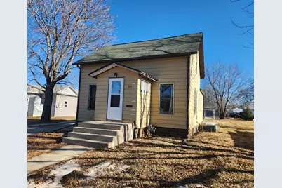 313 6th Avenue SE, Pipestone, MN 56164 - Photo 1