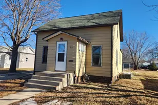 313 6th Ave SE, Pipestone, MN 56164 - Photo 1