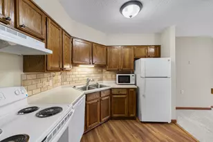 7600 Golden Valley Rd, Golden Valley, MN 55427 - Photo 23