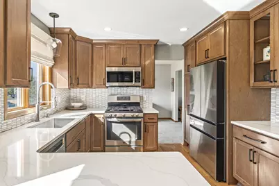 18745 39th Avenue N, Plymouth, MN 55446 - Photo 3