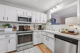 15700 Maple Island Ct, Burnsville, MN 55306 - Photo 7