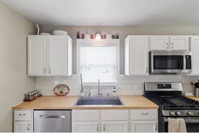 1064 Rose Avenue E, Saint Paul, MN 55106 - Photo 3