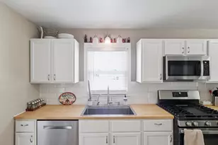 1064 Rose Ave E, Saint Paul, MN 55106 - Photo 3