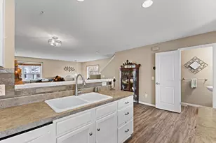 921 Ledgestone Dr, Mahtomedi, MN 55115 - Photo 11