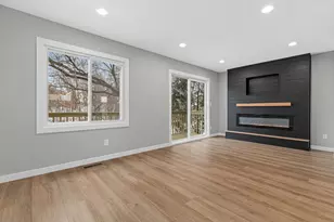 6609 Gretchen Ln N, Oakdale, MN 55128 - Photo 11