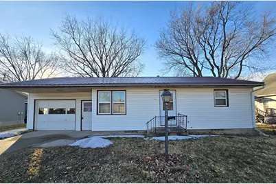 106 8th Avenue NW, Pipestone, MN 56164 - Photo 1