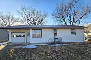 106 8th Ave NW, Pipestone, MN 56164 - Photo 1
