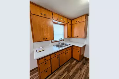 106 8th Avenue NW, Pipestone, MN 56164 - Photo 9