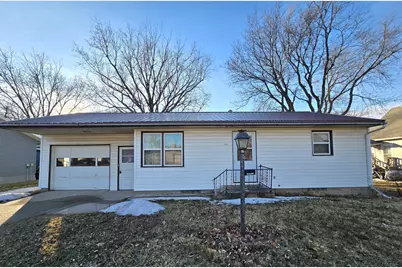 106 8th Avenue NW, Pipestone, MN 56164 - Photo 1